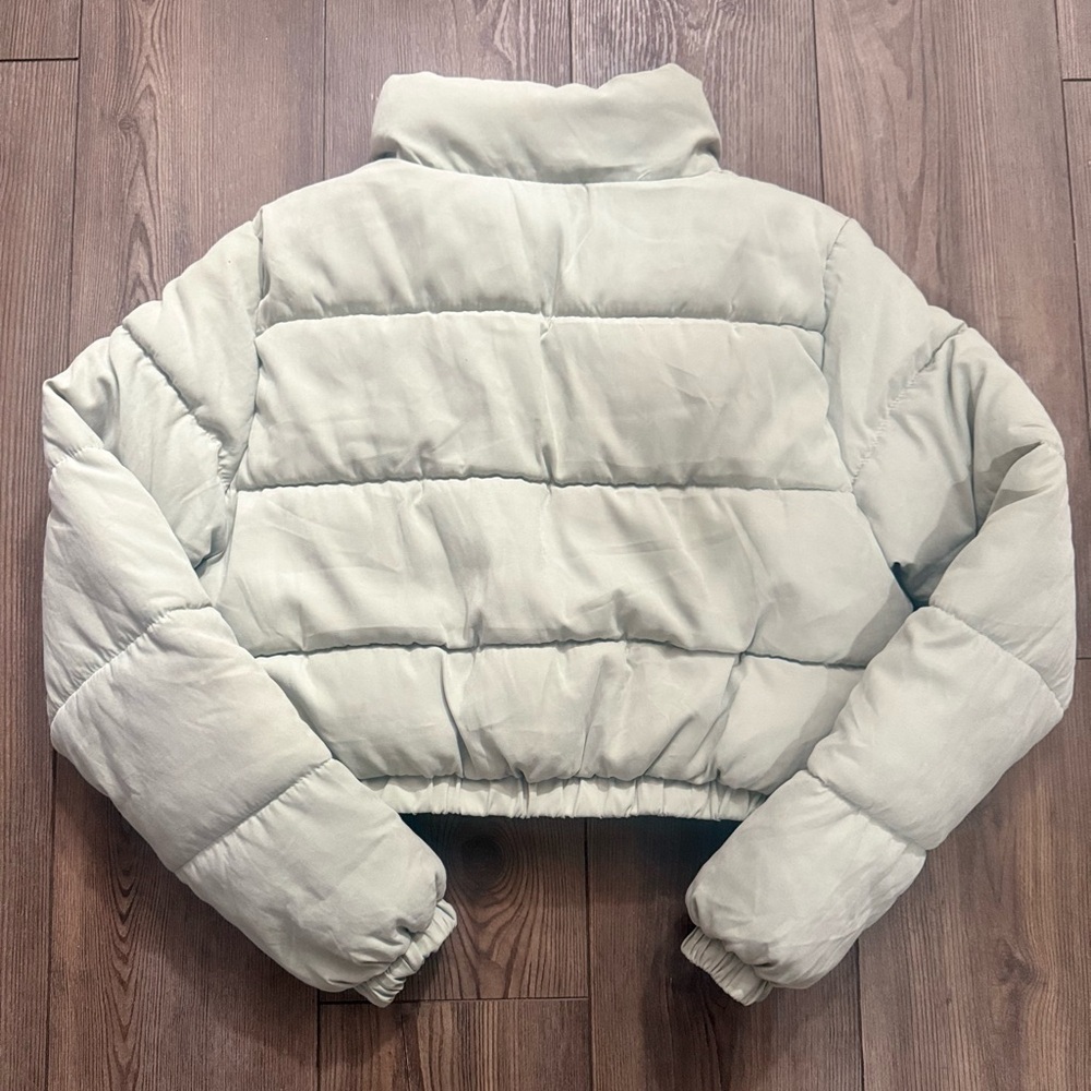 PrettyLittleThing Cropped Puffer Jacket Sage Green Zip Bubble Coat Size 4 - Picture 3 of 3
